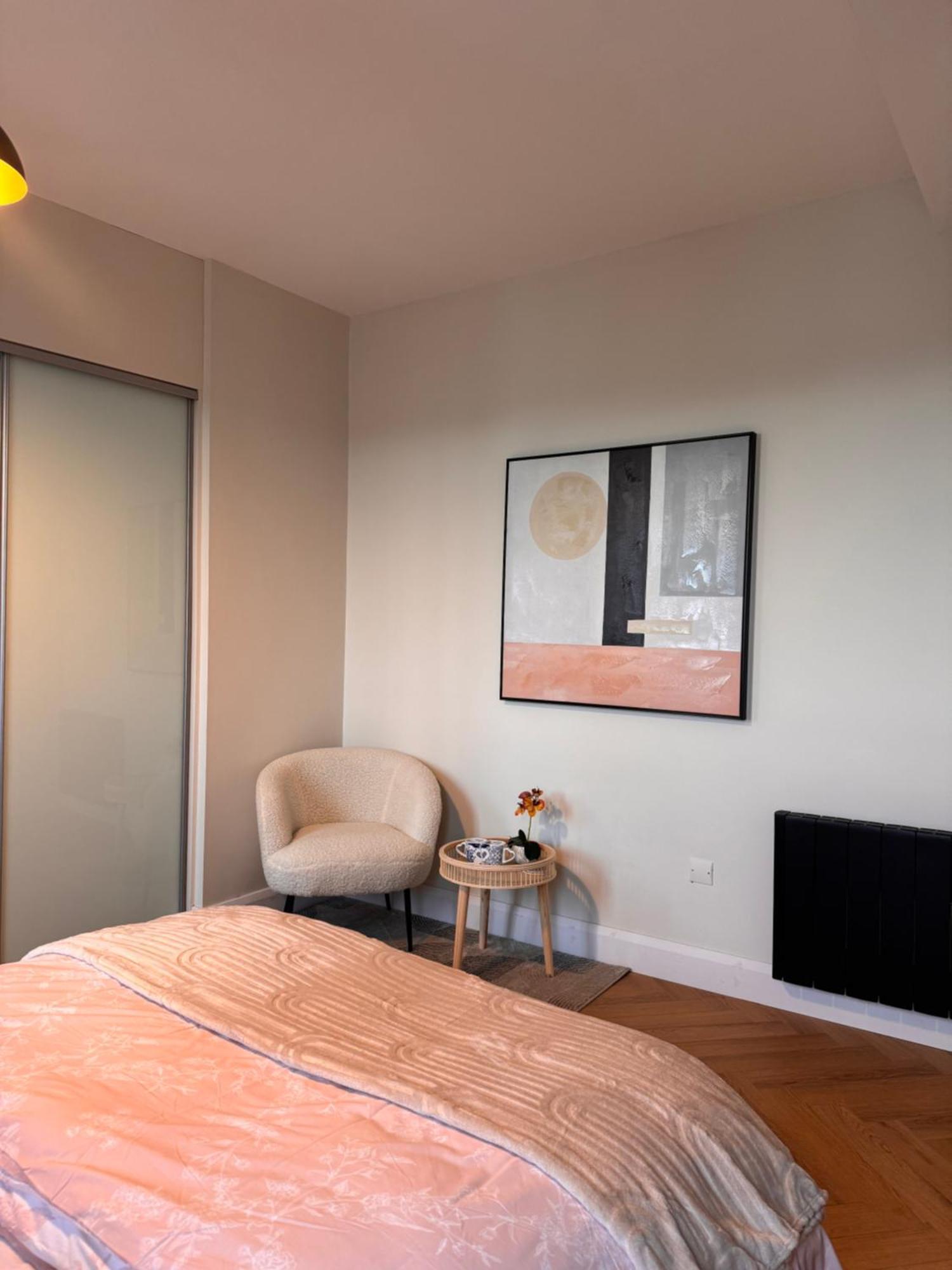 Finnstown Hall- Private Room In Shared Apartment With The Host 都柏林 外观 照片