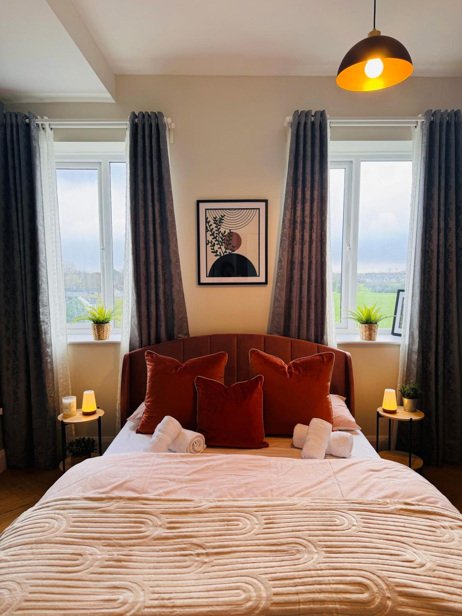 Finnstown Hall- Private Room In Shared Apartment With The Host 都柏林 外观 照片
